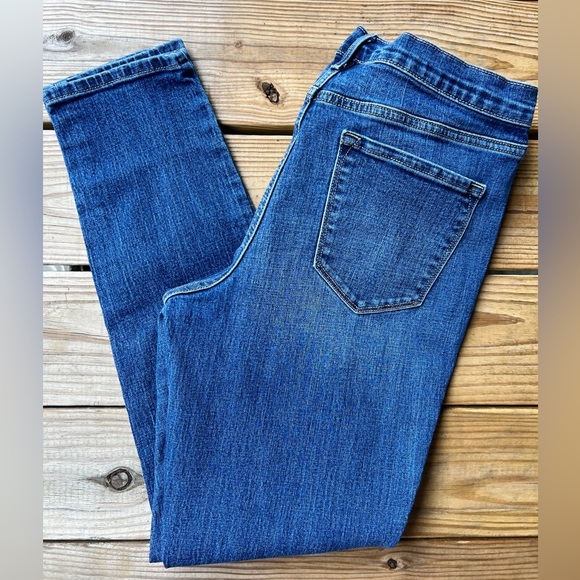 Old Navy Curvy Profile Mid Rise Dark Wash Jeans - Women’s size 12 long - Picture 6 of 9